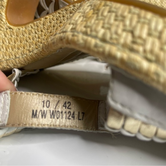 Born Crown Women’s Gold And White Wedge Sandals Size 10 - Picture 7 of 9